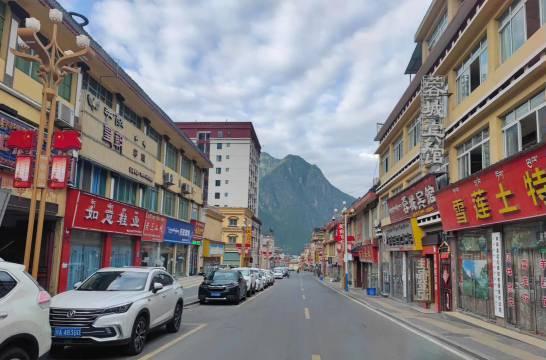 察隅县古拉乡中心小学户外活动场地