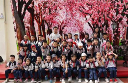 鹤鸣五巷小学户外活动场地