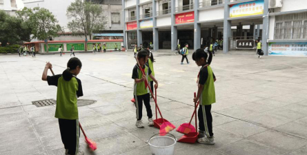德庆县回龙镇陈村教学点户外活动场地