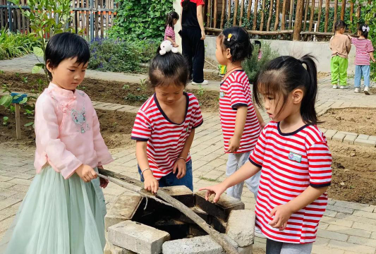 南海市沙头镇英明幼儿园户外活动场地