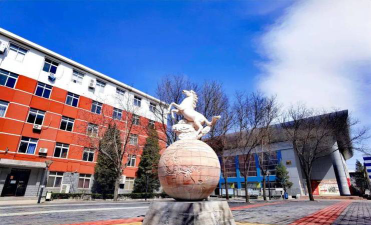 北京商贸学校户外活动场地