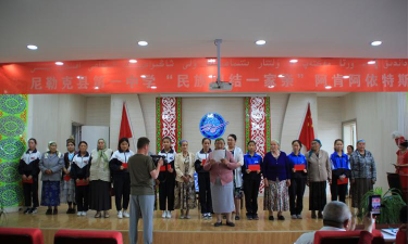 尼勒克县一中户外活动场地