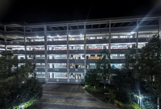 开阳县黔阳科技中学户外活动场地