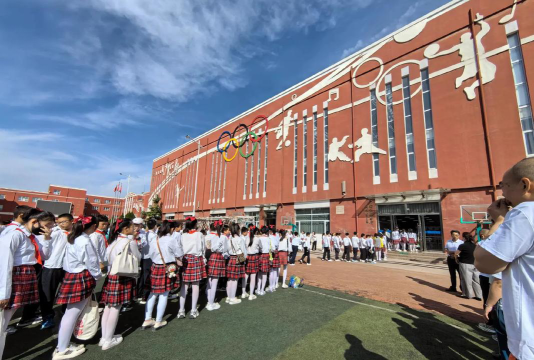乌鲁木齐市六中南湖分校户外活动场地