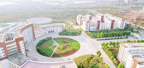 昆明市第二职业中等专业学校户外活动场地