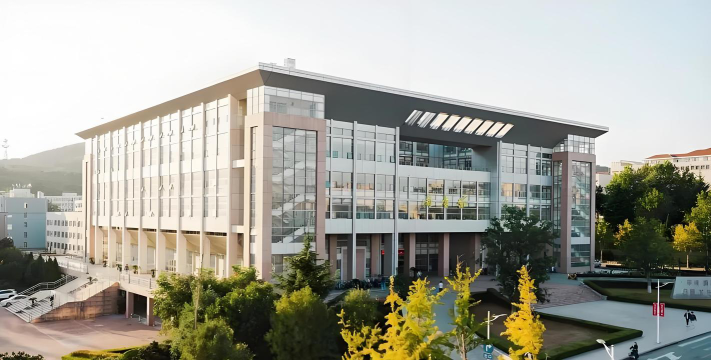 鲁东大学户外活动场地