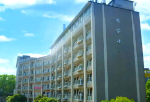 长沙高新技术工程学校户外活动场地