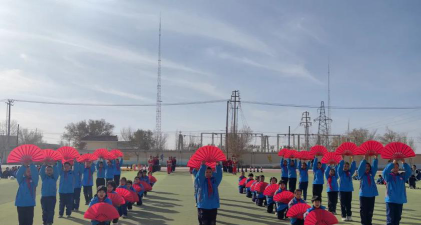 尉犁中学户外活动场地