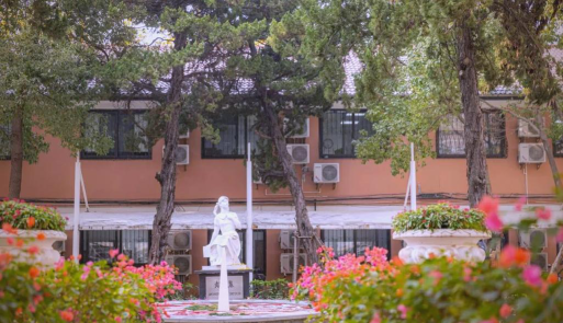 上海市商业学校户外活动场地