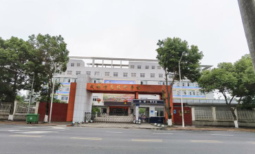 成都信息技术学校户外活动场地