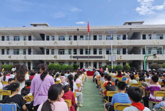 石桥中心学校户外活动场地