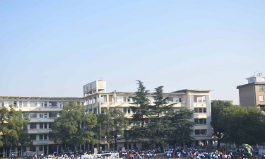 子弟中学户外活动场地