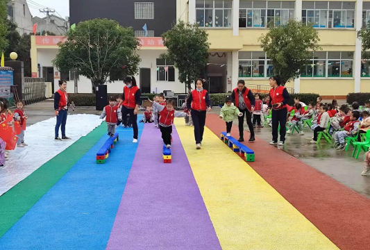 新会市小冈镇中心幼儿园户外活动场地