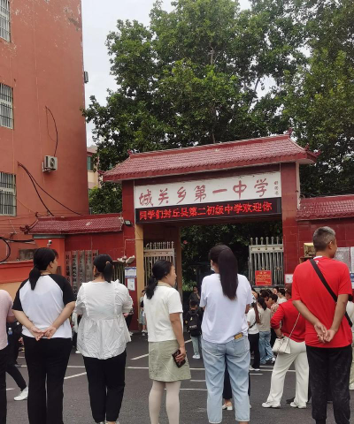 鹿泉市获鹿镇三中户外活动场地