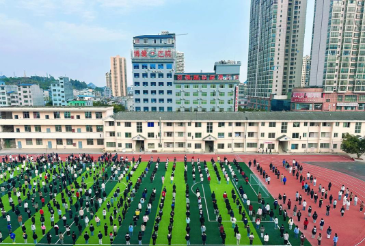 龙里县铬洋学校户外活动场地