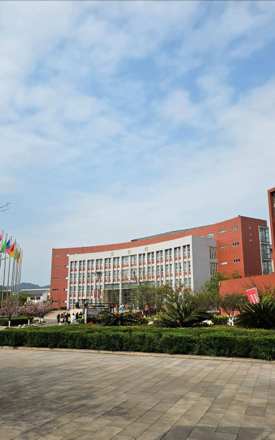四川省乐山新世纪技工学校户外活动场地