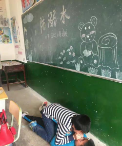 黎家坪镇明德完全小学户外活动场地