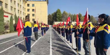长宁镇下鲍初级中学户外活动场地