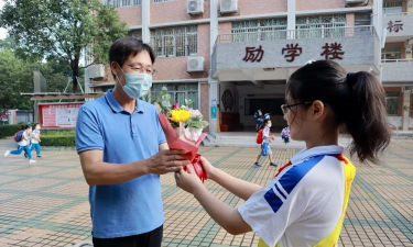 榄核中心小学户外活动场地