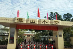 大岗镇潭山小学户外活动场地