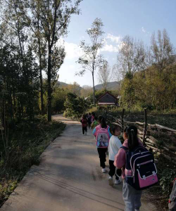 乐昌市沙坪镇马子坪小学户外活动场地