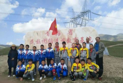 日月藏族乡中学户外活动场地