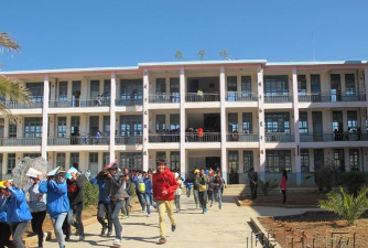 云南玉溪峨山县富良棚中学户外活动场地
