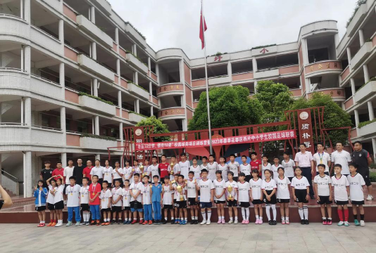 炭步镇二小户外活动场地