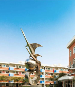 上海虹口区第四中心小学户外活动场地