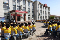 迁安市杨店子镇驿南府中学户外活动场地