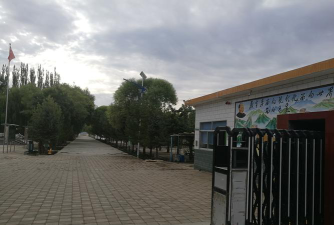 格尔木市郭勒木德镇新华逸夫学校户外活动场地