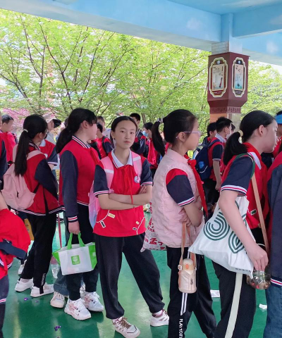 秦皇岛市第十三中学户外活动场地