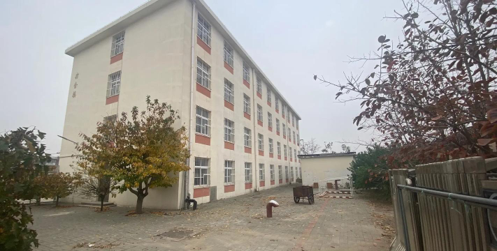 格尔木市通宁路学校户外活动场地