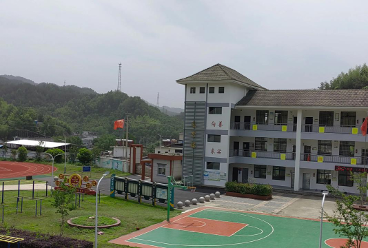 桃园县龟山乡幸福国民小学户外活动场地