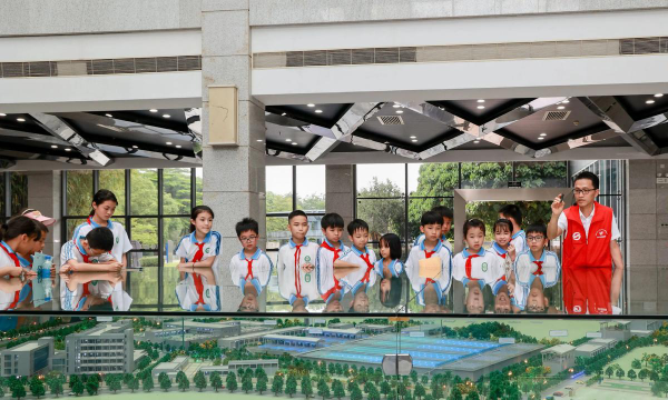 东莞石龙明德小学户外活动场地