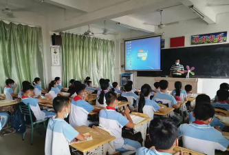 湛江市南三南滘小学户外活动场地