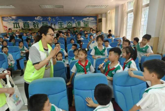 广州新兴白云小学户外活动场地