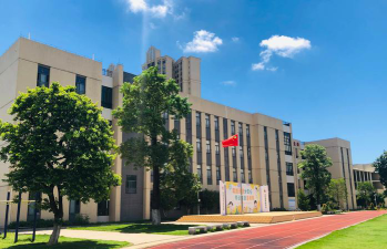 广州庙南小学户外活动场地