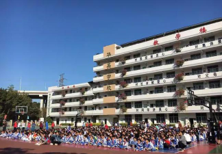 深圳华英学校户外活动场地