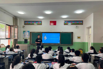 秦亭镇中学户外活动场地