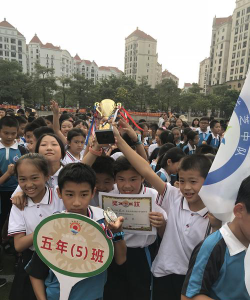 己连拿小学户外活动场地