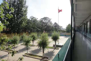 平乡县寻召乡寻召中学户外活动场地