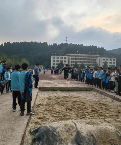昭阳区大山乡包中学户外活动场地