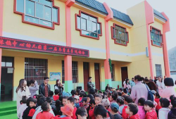 隆林县桠杈镇中心幼儿园户外活动场地