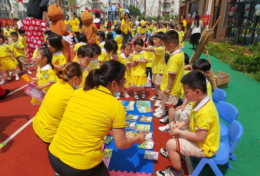 山塘镇中心幼儿园户外活动场地