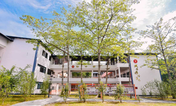 英豪学校户外活动场地