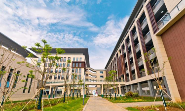 镇江心湖高级中学户外活动场地