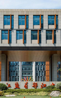 扬州江苏省邗江中学户外活动场地