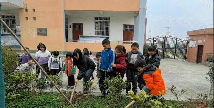 湖南省常德市汉寿县东岳庙乡燕窝村小学户外活动场地