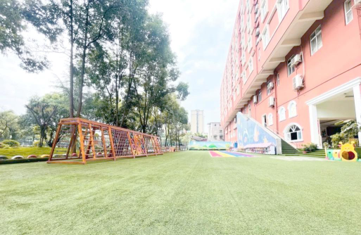 广州市天河区华兴幼儿园户外活动场地